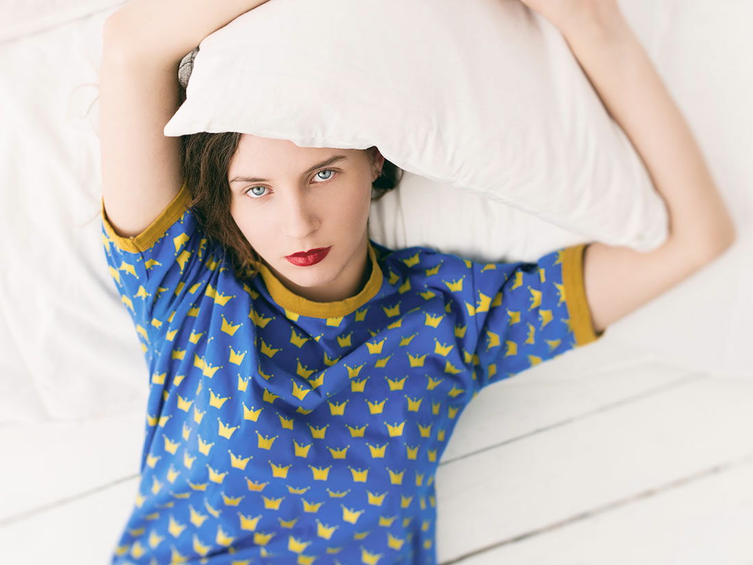 pyjama women with pillow